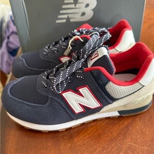 New Balance Kids' Sneakers in Navy and Red 35.5 EU